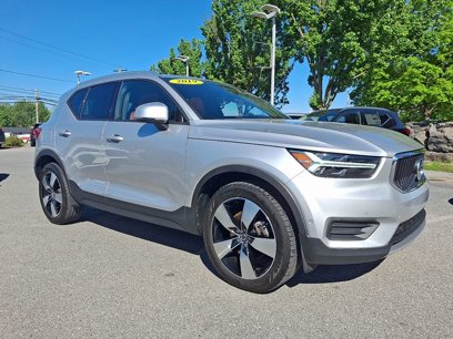 Used 2019 Volvo XC40 T5 Momentum