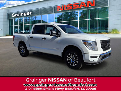 New 2024 Nissan Titan SV w/ SV Convenience Package