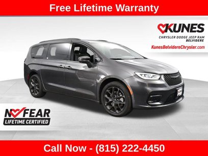 Used 2022 Chrysler Pacifica Limited w/ S Appearance Package