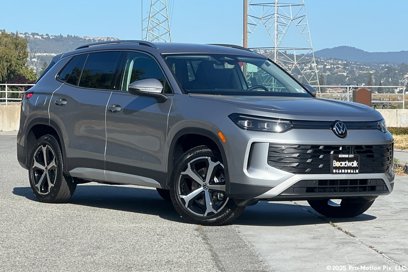 New 2025 Volkswagen Tiguan SE