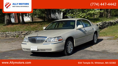 Used 2006 Lincoln Town Car Signature