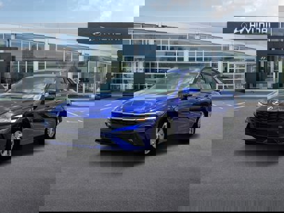 New 2025 Hyundai Elantra SE