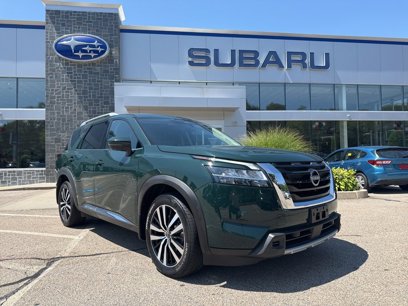 Used 2024 Nissan Pathfinder Platinum w/ Cargo Package