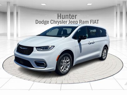 New 2025 Chrysler Pacifica Select