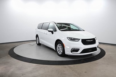 Certified 2023 Chrysler Pacifica Touring-L