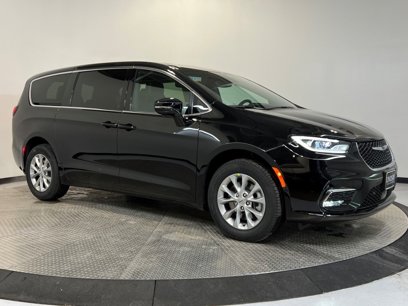 New 2025 Chrysler Pacifica Select