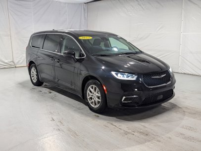 Used 2023 Chrysler Pacifica Touring-L