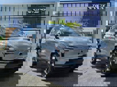 New 2025 Volvo EX30 Ultra w/ Climate Package