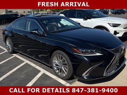 Used 2019 Lexus ES 300h Ultra Luxury w/ Accessory Package 2