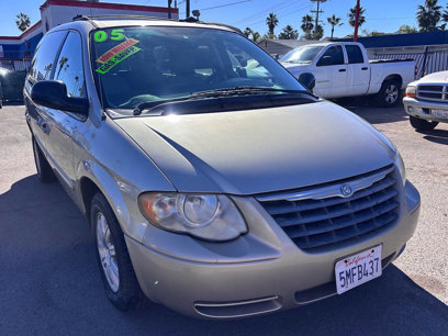 Used 2005 Chrysler Town & Country Touring w/ Leather Interior Group