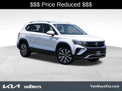 Used 2023 Volkswagen Taos SE w/ Panoramic Sunroof Package