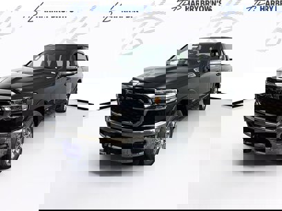 New 2025 RAM 1500 4x4 Crew Cab