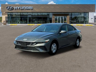 New 2025 Hyundai Elantra SE