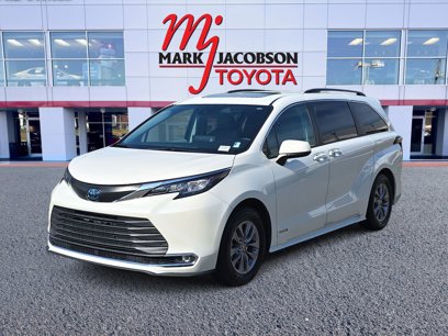 Used 2021 Toyota Sienna XLE