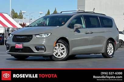Used 2022 Chrysler Pacifica Touring-L w/ Uconnect Theater Family Group