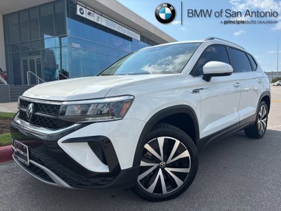 Used 2023 Volkswagen Taos SE w/ Panoramic Sunroof Package