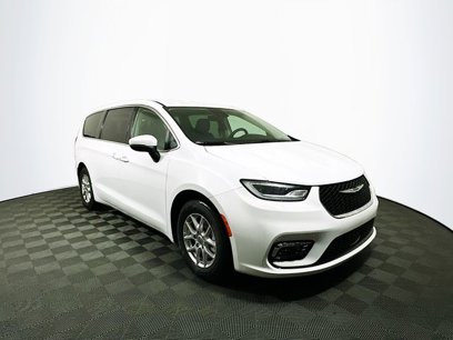 Used 2023 Chrysler Pacifica Touring-L
