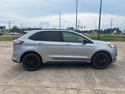 Used 2024 Ford Edge SE w/ Black Appearance Package