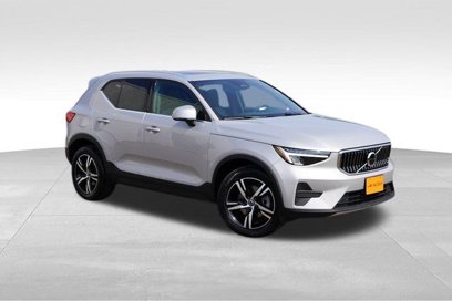 Used 2025 Volvo XC40 B5 Core