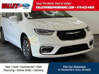 Used 2021 Chrysler Pacifica Touring-L w/ Uconnect Theater Family Group