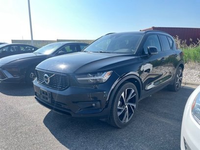 Used 2022 Volvo XC40 T5 R-Design w/ Advanced Package