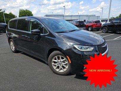 Used 2023 Chrysler Pacifica Touring-L