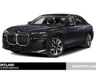 New 2025 BMW 740i xDrive w/ Premium Package