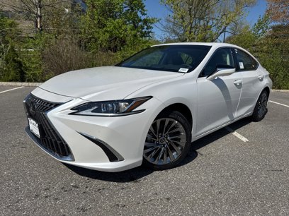 New 2025 Lexus ES 300h w/ Luxury Package
