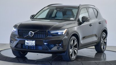 Certified 2025 Volvo XC40 B5 Plus w/ Climate Package