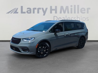 New 2025 Chrysler Pacifica Limited