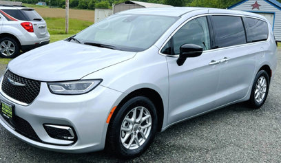 Used 2024 Chrysler Pacifica Touring-L