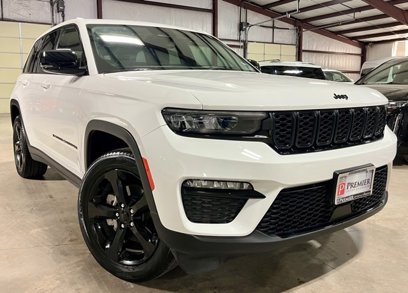Used 2023 Jeep Grand Cherokee Limited w/ Black Appearance Package