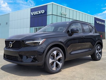 New 2025 Volvo XC40 B5 Plus w/ Protection Package Premier