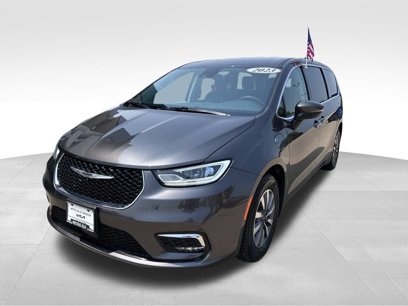 Used 2023 Chrysler Pacifica Touring-L