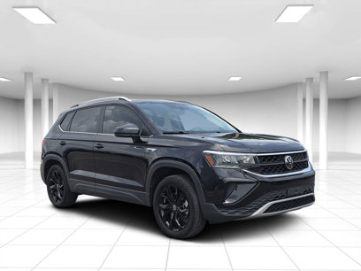 Used 2023 Volkswagen Taos SE w/ Panoramic Sunroof Package