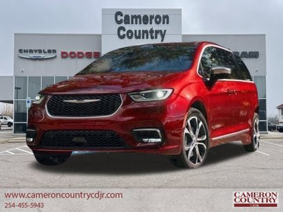 New 2025 Chrysler Pacifica Select