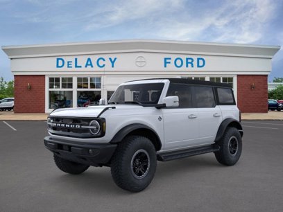 New 2025 Ford Bronco Outer Banks w/ Sasquatch Package