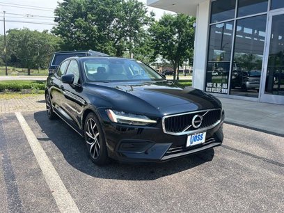 Used 2019 Volvo S60 T6 Momentum w/ Multimedia Package