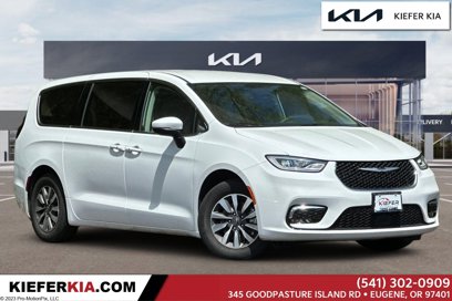 Used 2023 Chrysler Pacifica Touring-L