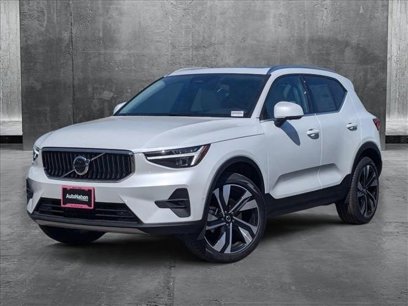 New 2025 Volvo XC40 B5 Ultra w/ Climate Package