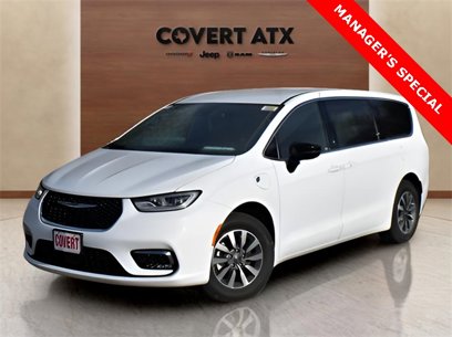 New 2025 Chrysler Pacifica Select