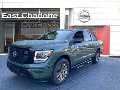 New 2024 Nissan Titan SV w/ SV Bronze Edition Package