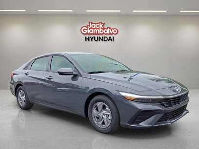 New 2025 Hyundai Elantra SE