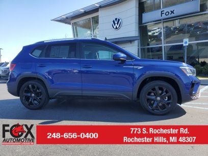 Certified 2022 Volkswagen Taos SE w/ Panoramic Sunroof Package