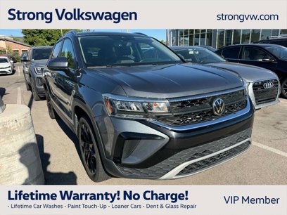Used 2023 Volkswagen Taos SE w/ Black Wheel Package