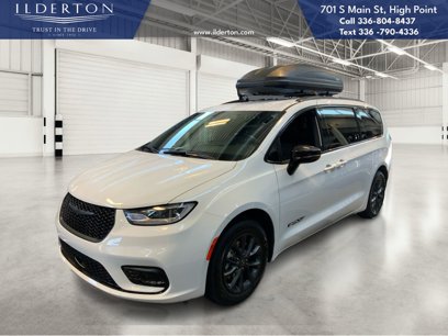 New 2025 Chrysler Pacifica Select w/ Fav Edition Package