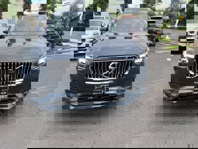 Certified 2022 Volvo XC90 T5 Momentum w/ Climate Package