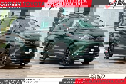 New 2025 Toyota Sienna XLE Woodland Edition