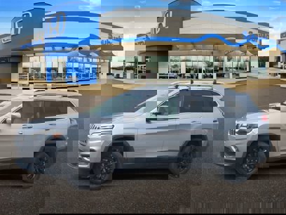 Used 2019 Jeep Cherokee Latitude w/ Popular Appearance Group