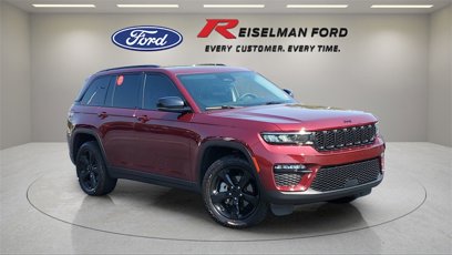 Used 2023 Jeep Grand Cherokee Limited w/ Black Appearance Package